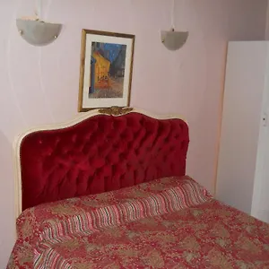 Le Petit Trianon ** パリ